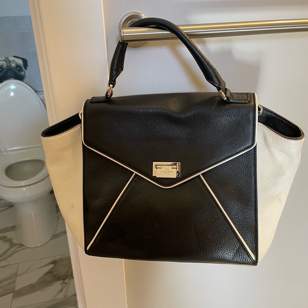 Kate Spade Black and Whit Purse.
